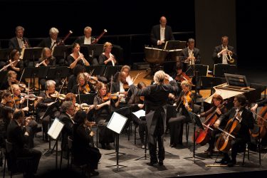 residentie-orkest-met-jan-willem-de-vriend-door-julie-algra