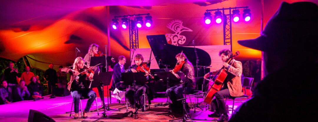 Niks stille zaal! Klassieke muziek in de natuur
