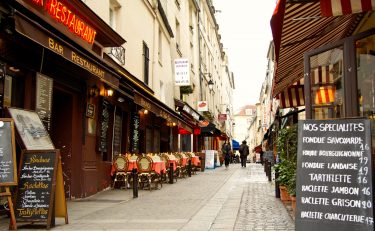 Rue_Mouffetard,_Paris