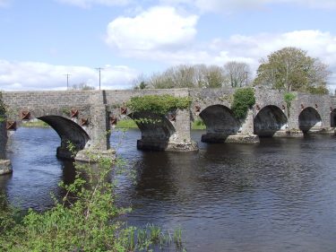 Stone_bridge_at_Drumsna