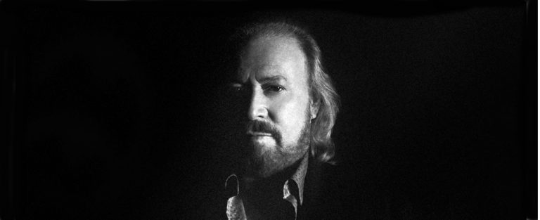 Bee Gee Barry Gibb speelt door