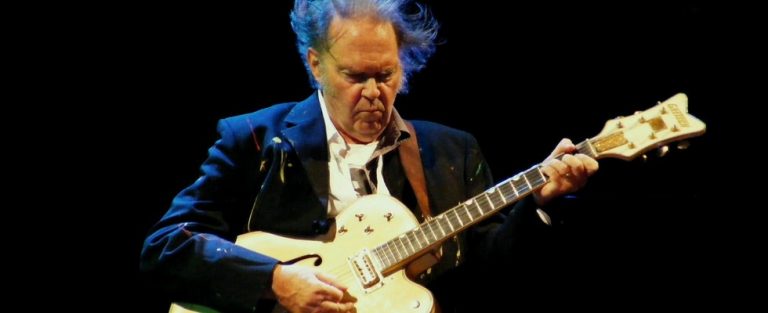 Neil Young lanceert akoestisch album