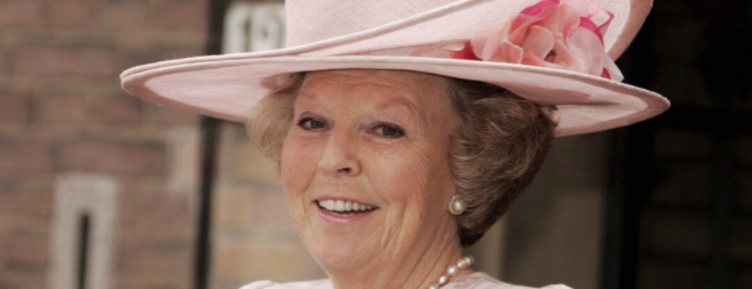 33 jaar koningin Beatrix… in hoedjes