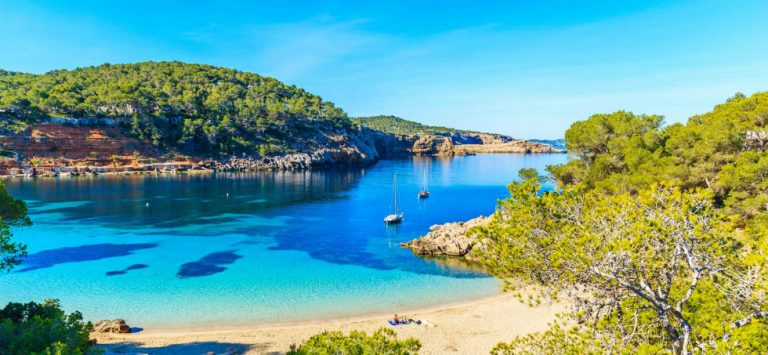Ontdek kleurrijk en trendy Ibiza