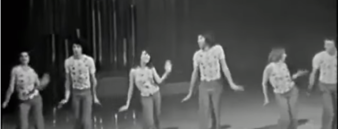 Leuk om thuis na te doen: dit dansje op de hit Popcorn uit 1972