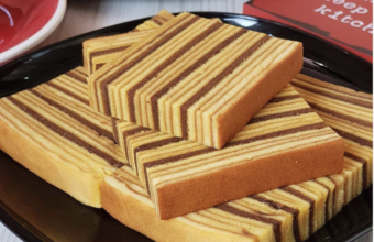 Spekkoek heeft een nationale feestdag. En dat is vandaag