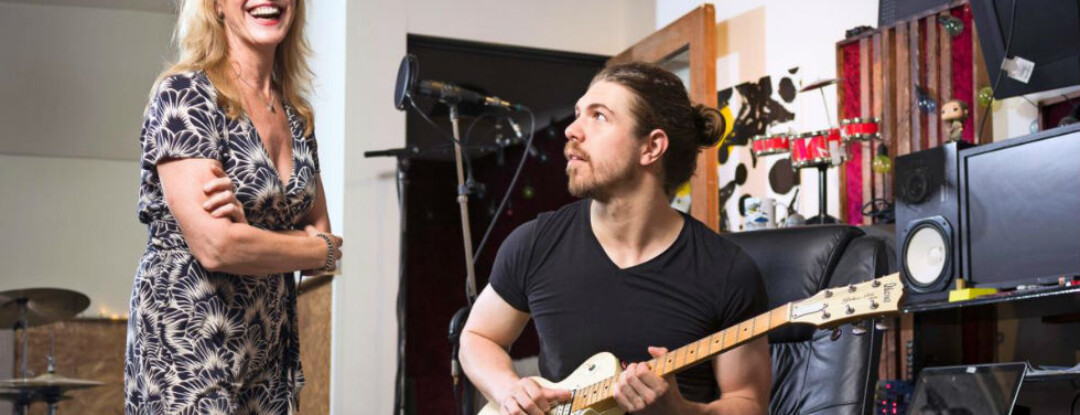 Van trommelen op tafeltjes naar professioneel drummer