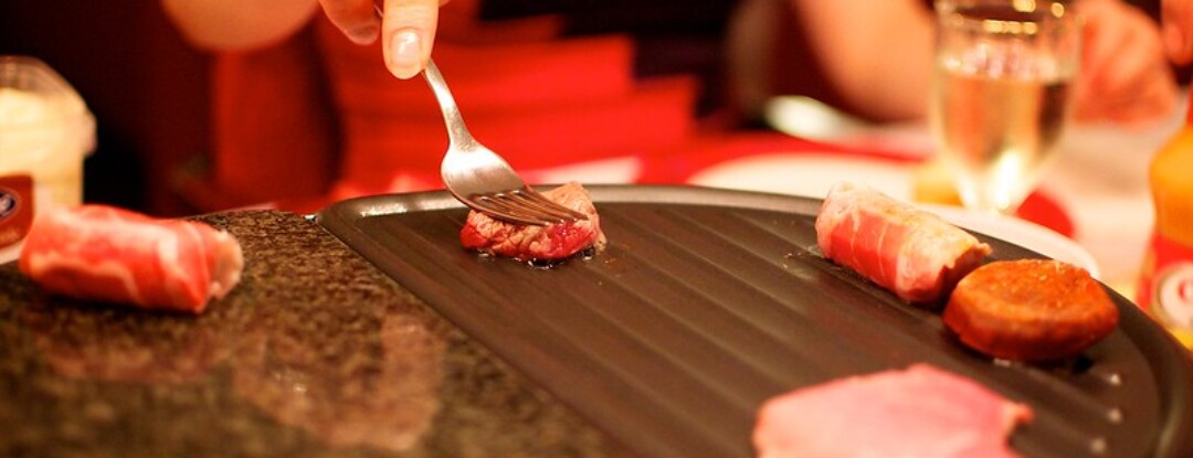 Gourmetten? Zo voorkom je dat het hele huis stinkt