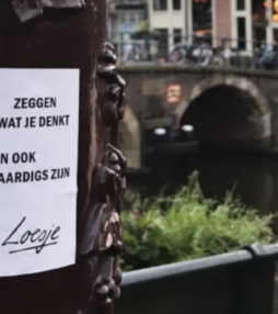 Om Loesje (ja, die van de posters) moet je altijd even glimlachen
