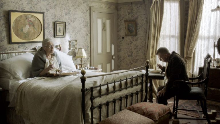 Win filmkaarten voor Mrs Lowry and Son