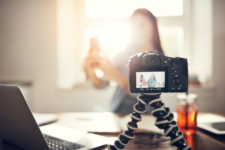 Vera zorgt met haar vlogs voor positieve energie