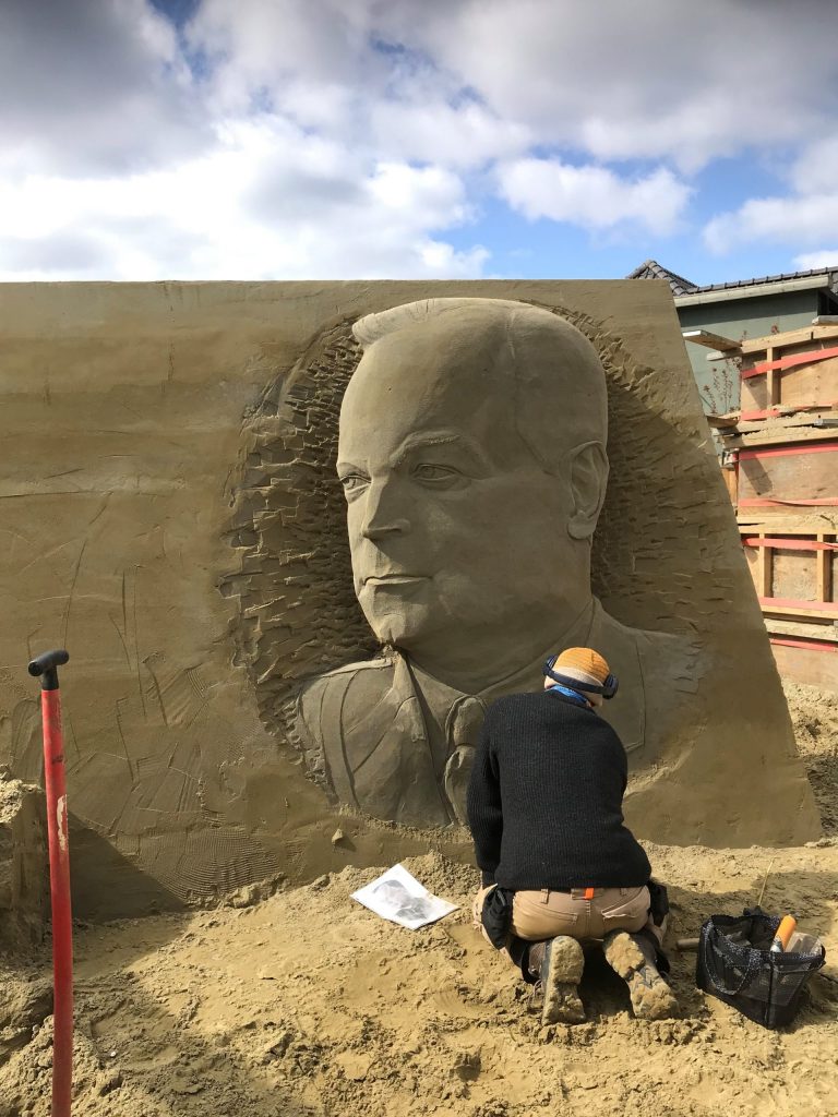 ’t Veluws Zandsculpturenfestijn: van Pearl Harbor tot de Slag om Arnhem