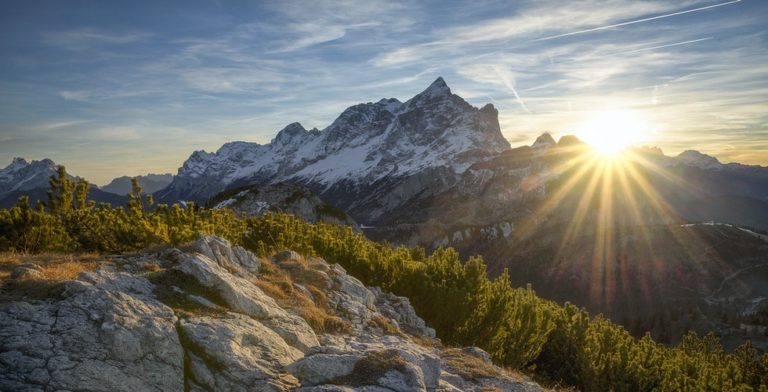 Het is alsof je er zelf rondwandelt, in het ruige berglandschap