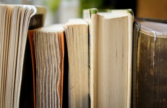 4 x schilderen op zijkanten van oude boeken