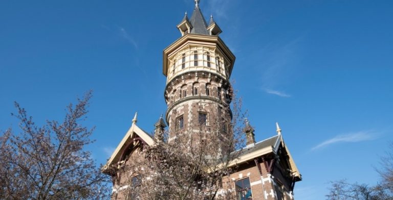 Wakker worden in de mooiste watertoren van Nederland